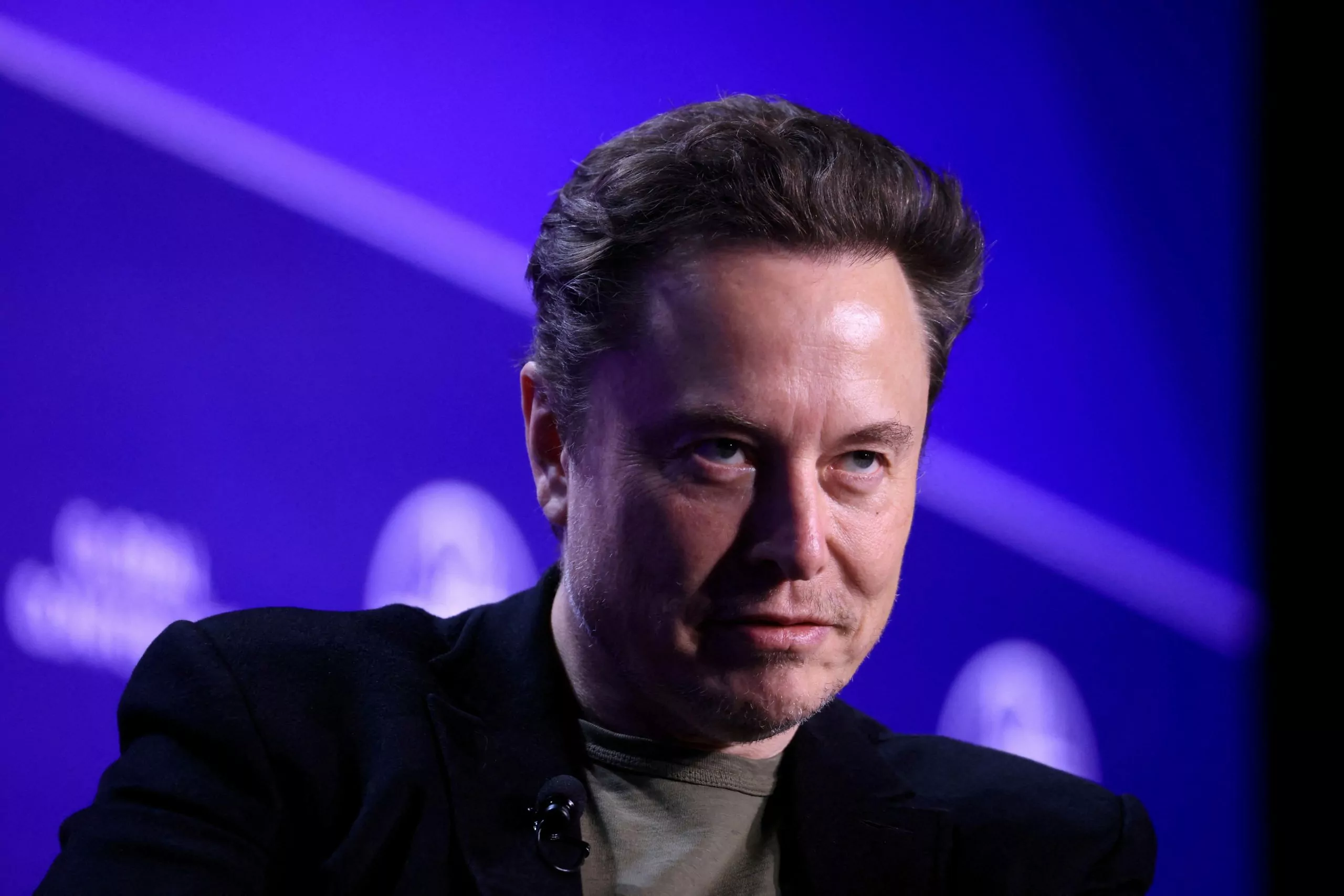 Elon Musk ameaça processar a Apple por favorecer o ChatGPT no iPhone