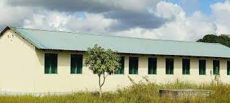 Revolta estudantil em Moçambique: alunos destroem parte de escola contra pagamento de testes